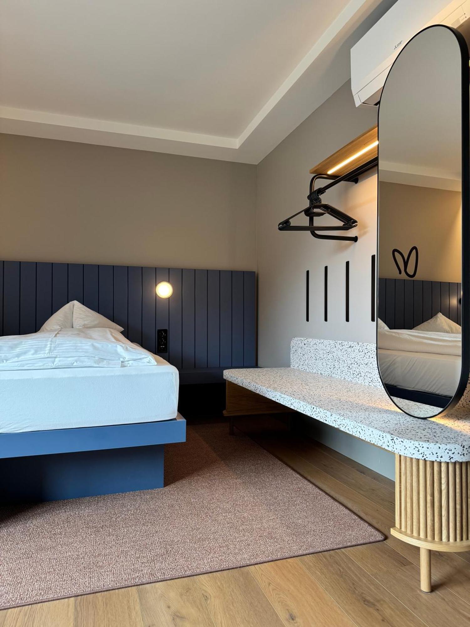 Hop Apartments & Suites Unterseen Bagian luar foto