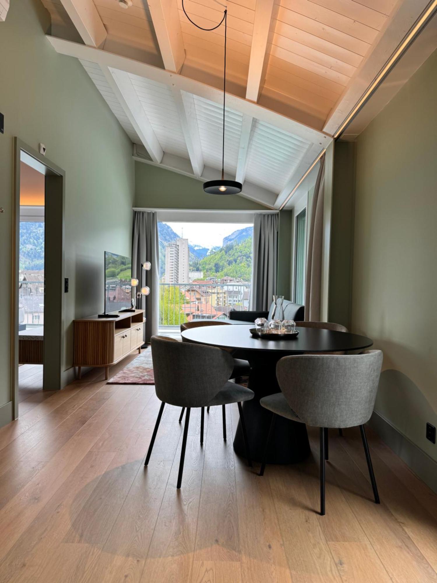 Hop Apartments & Suites Unterseen Bagian luar foto