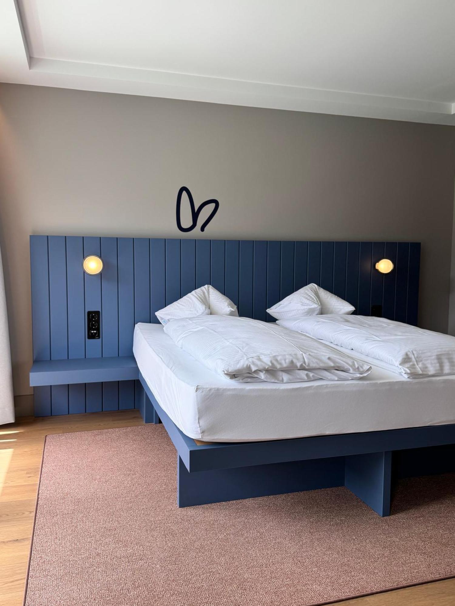 Hop Apartments & Suites Unterseen Bagian luar foto