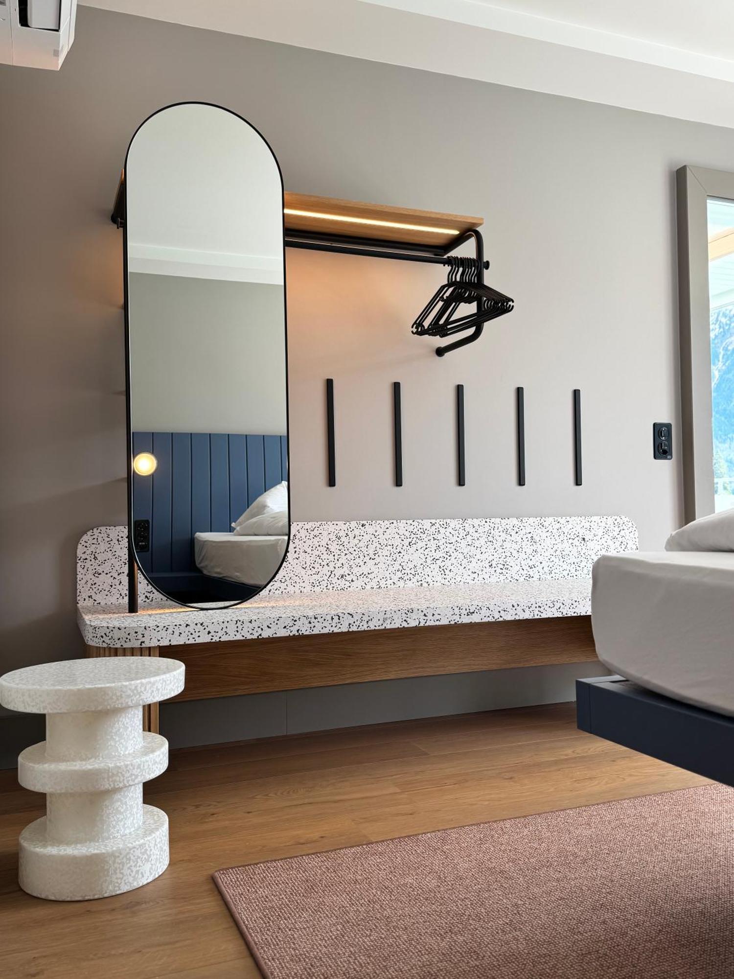 Hop Apartments & Suites Unterseen Bagian luar foto