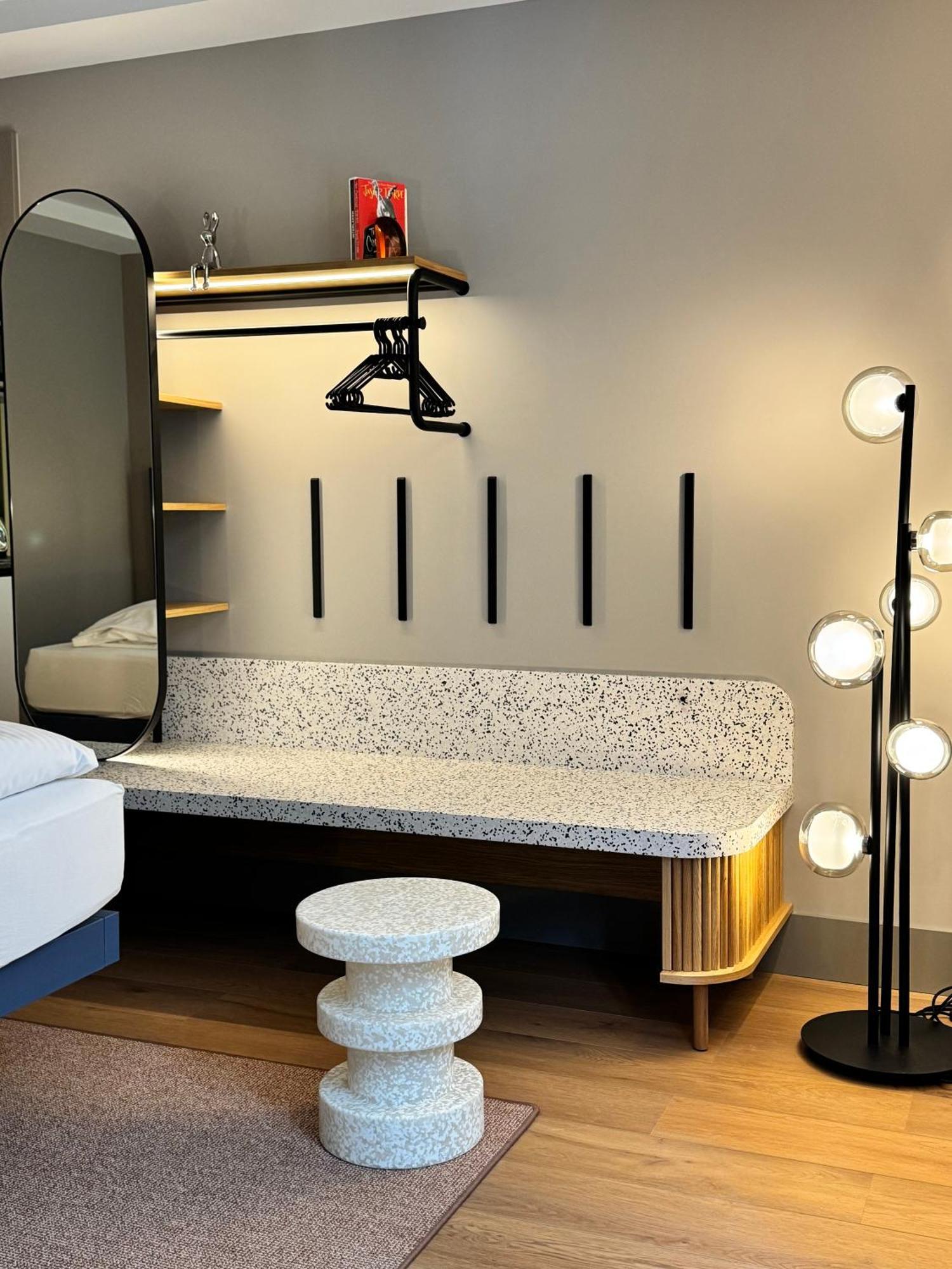 Hop Apartments & Suites Unterseen Bagian luar foto