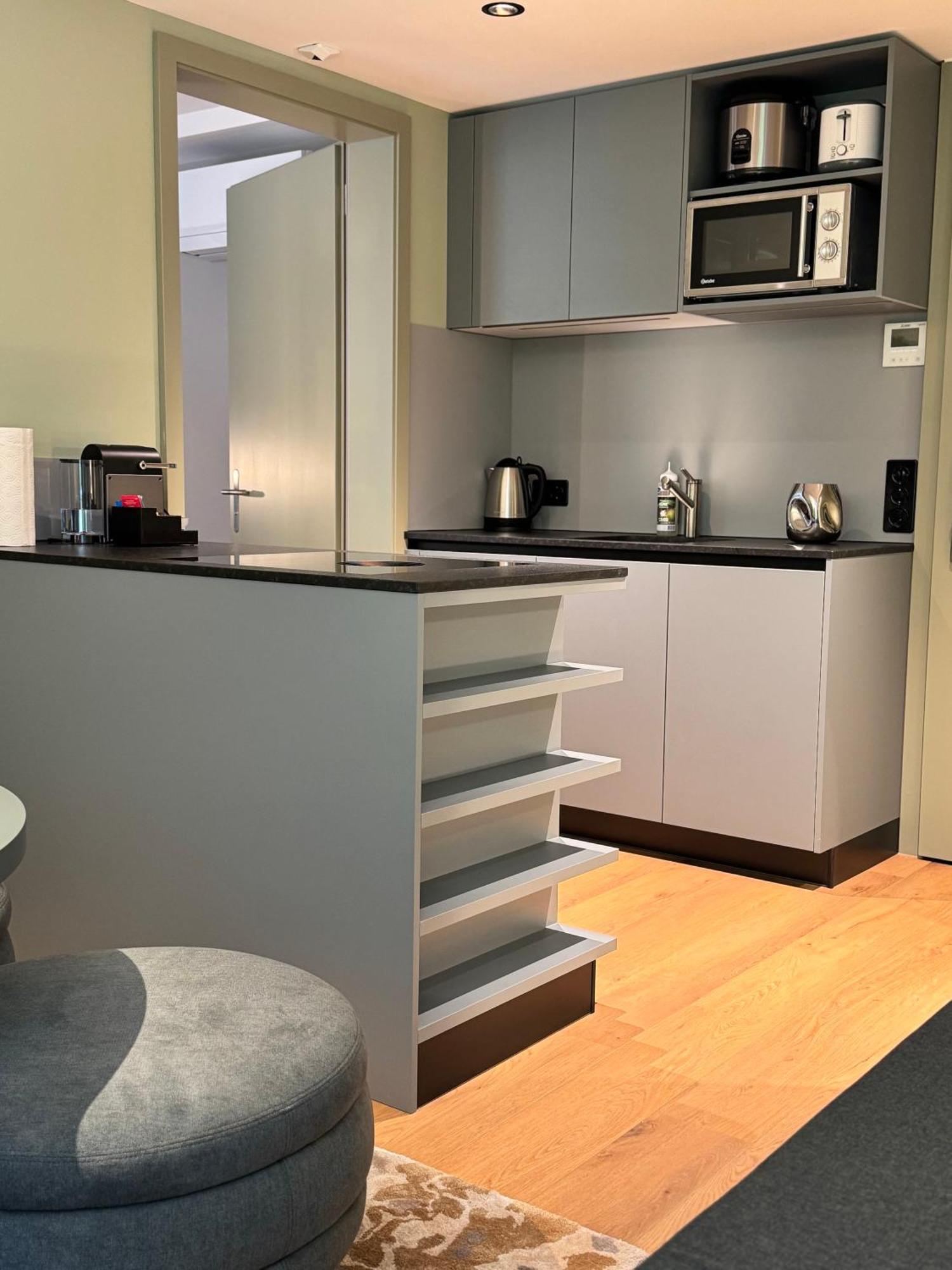 Hop Apartments & Suites Unterseen Bagian luar foto