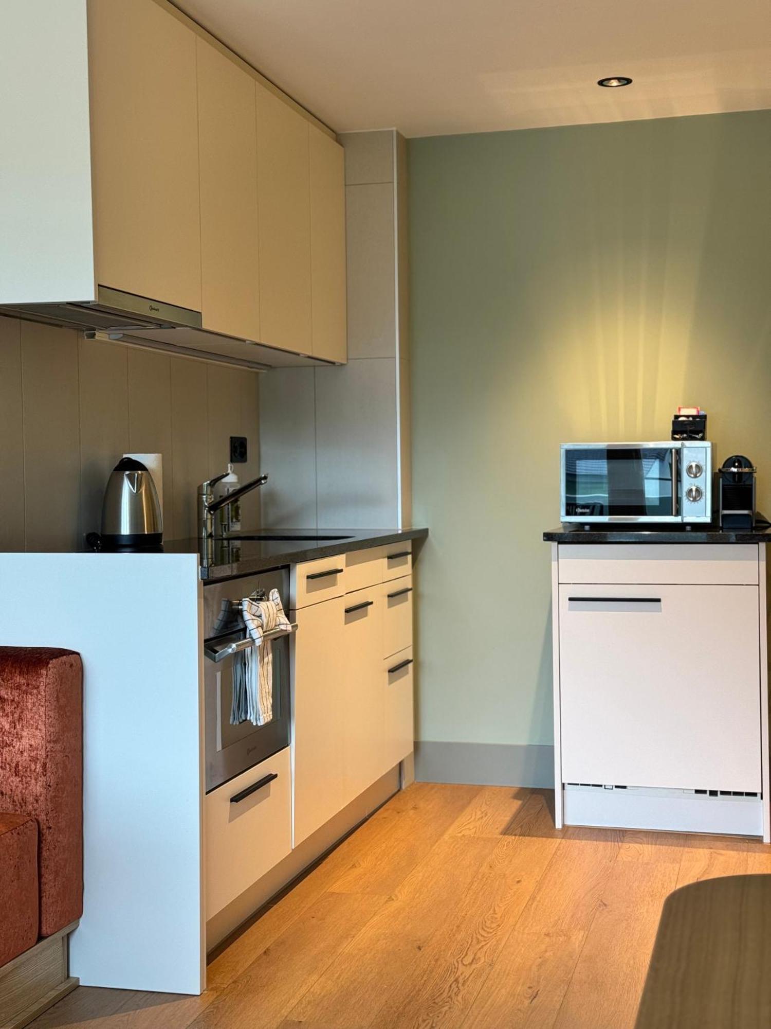 Hop Apartments & Suites Unterseen Bagian luar foto