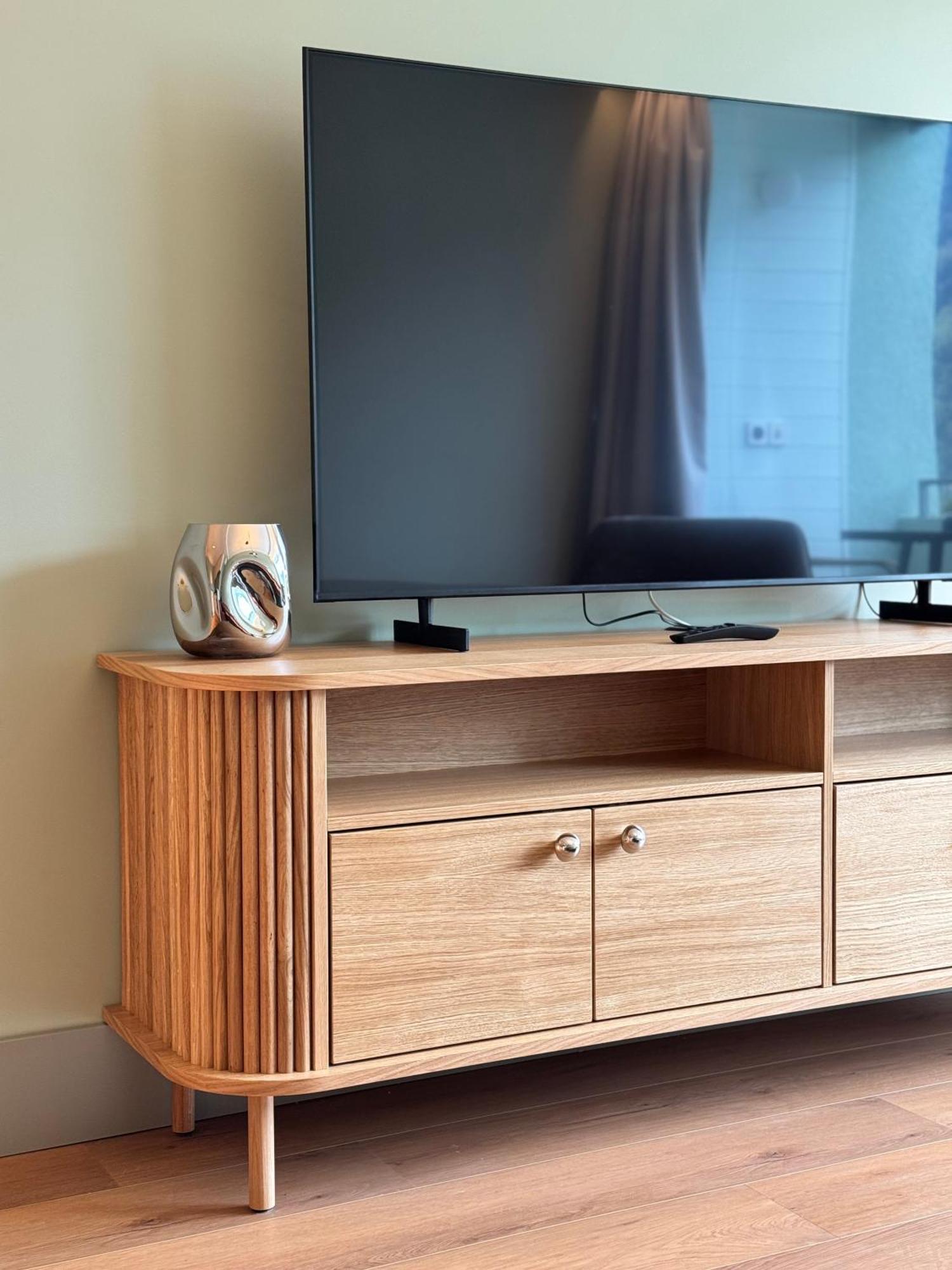Hop Apartments & Suites Unterseen Bagian luar foto