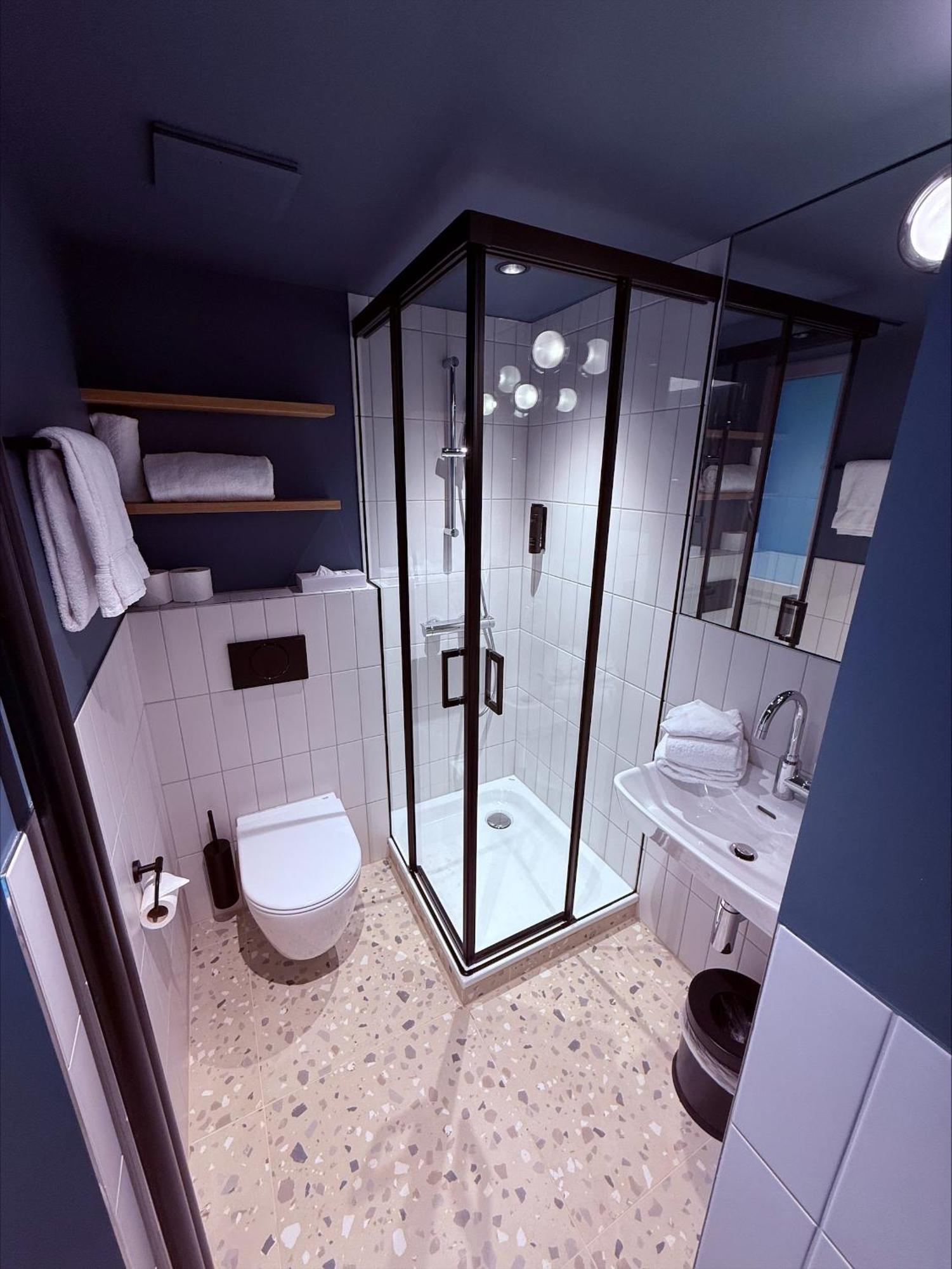 Hop Apartments & Suites Unterseen Bagian luar foto